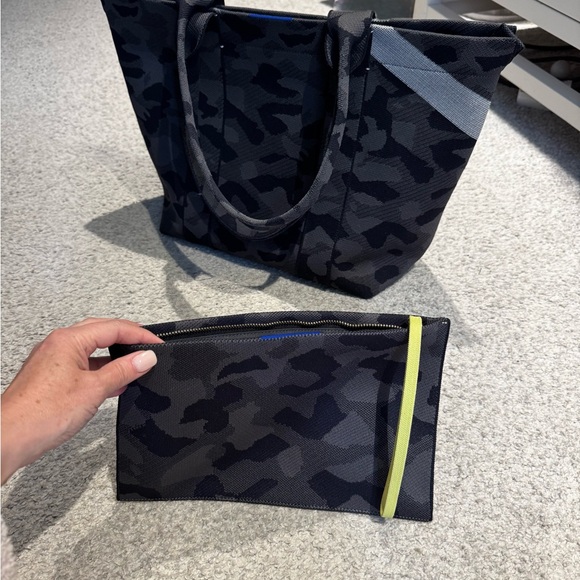 Rothy's Gray/Blue Camouflage Tote & Wristlet Purse - Picture 2 of 13